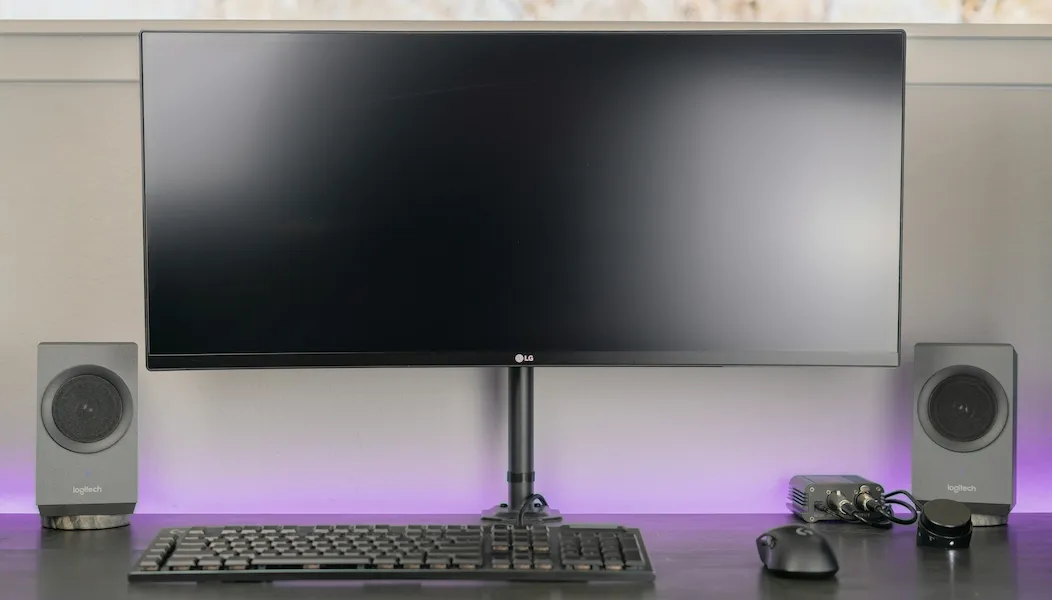 4K monitor with live trading charts