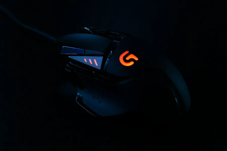 Wired low-latency trading mouse